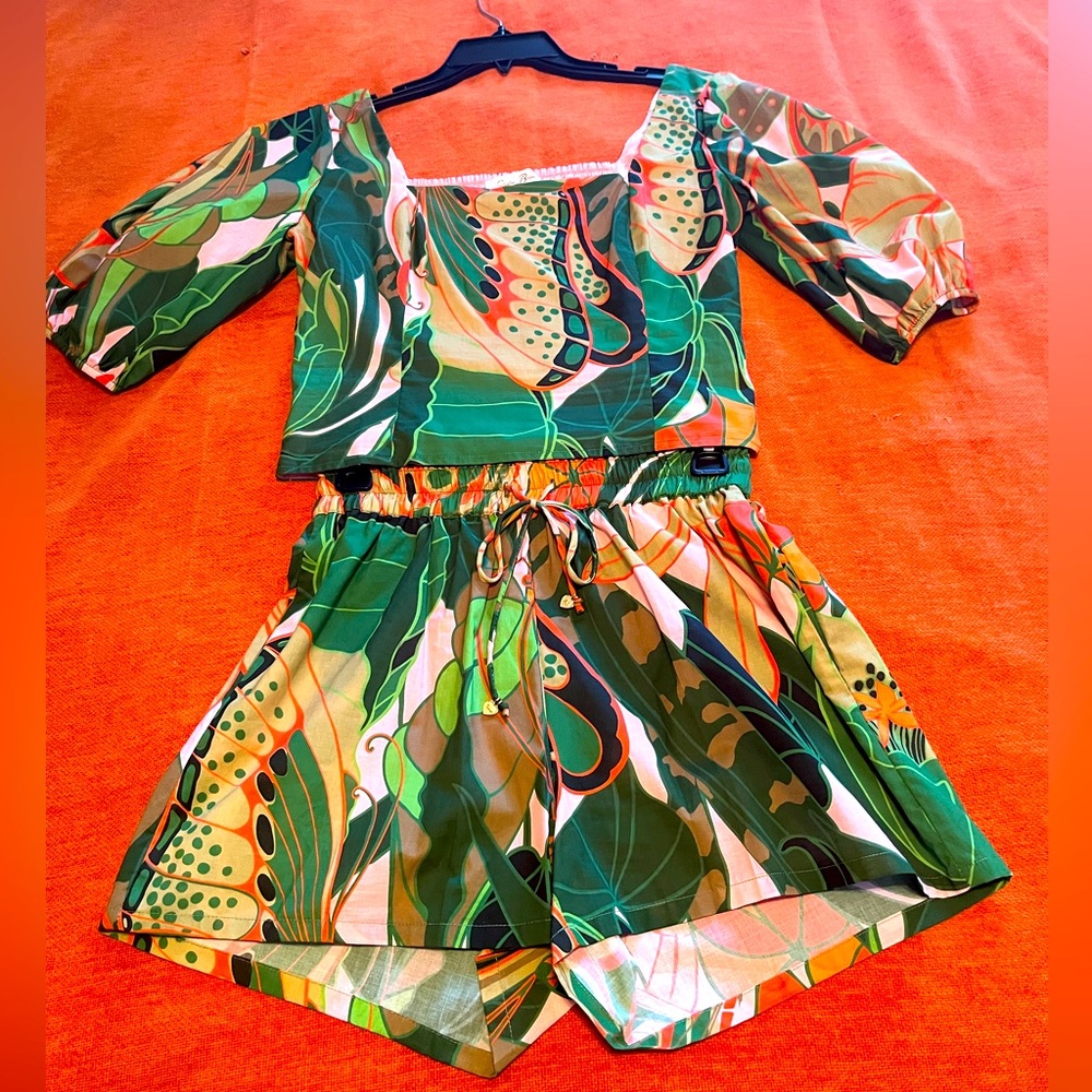 Julie Brown New York S short and M top.  100% cotton & Viscose.